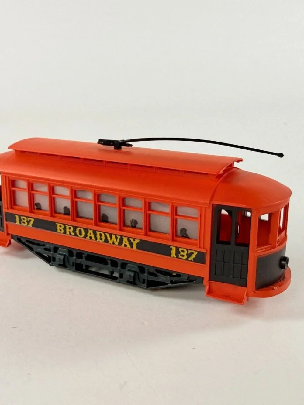 Vintage TYCO HO Scale 214G Broadway Trolley Car #137 Runs